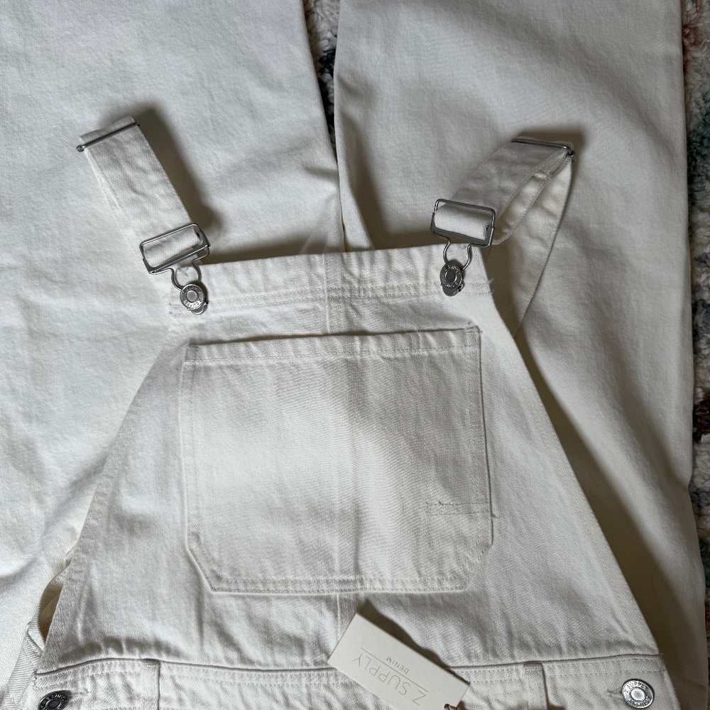 BNWT. Brinley White-denim overalls